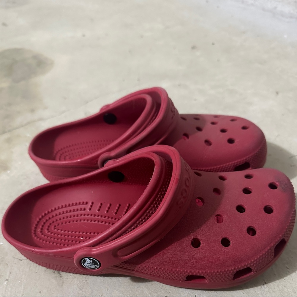 red crocs